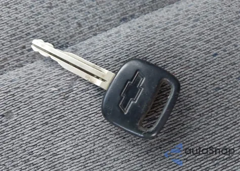 2000 Chevrolet Prizm Lsi from USA, damaged, VIN 1Y1SK5281YZ411235